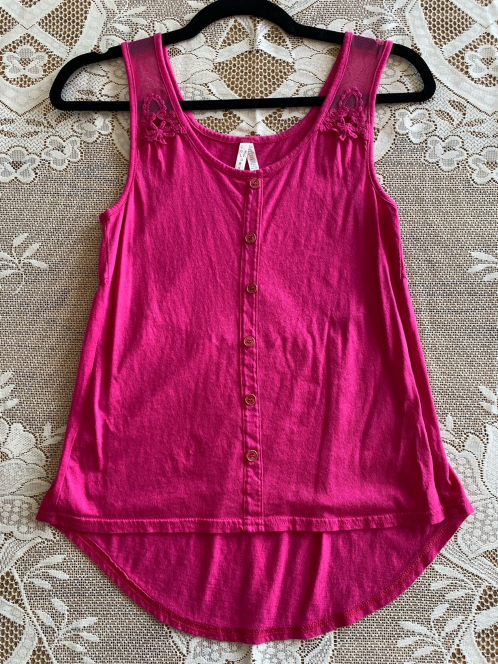 Sleeveless Button-Front Pink Tank Top with Lace Trim